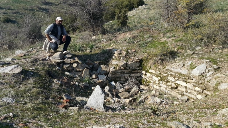 Koyun otlatırken tarihi kalıntı buldu