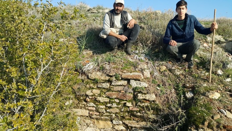 Koyun otlatırken tarihi kalıntı buldu