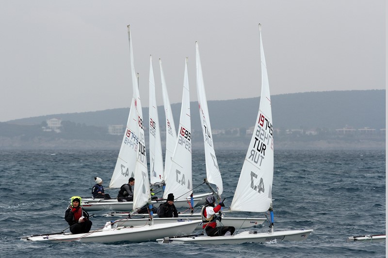 Çeşme'de yelken şov başladı