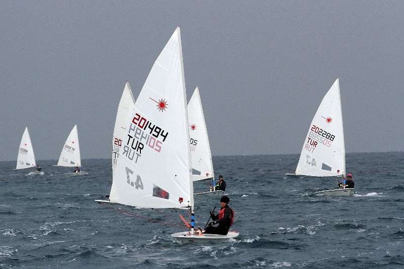Çeşme'de yelken şov başladı