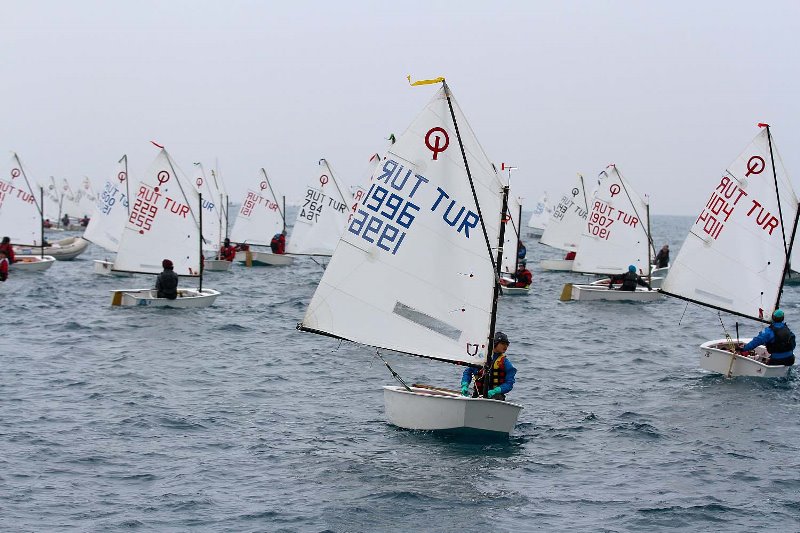 Çeşme'de yelken şov başladı