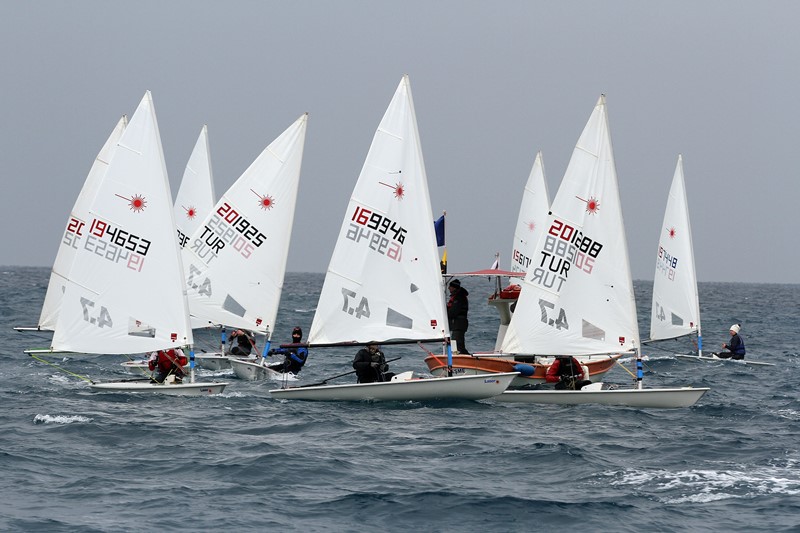 Çeşme'de yelken şov başladı