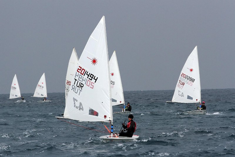 Çeşme'de yelken şov başladı