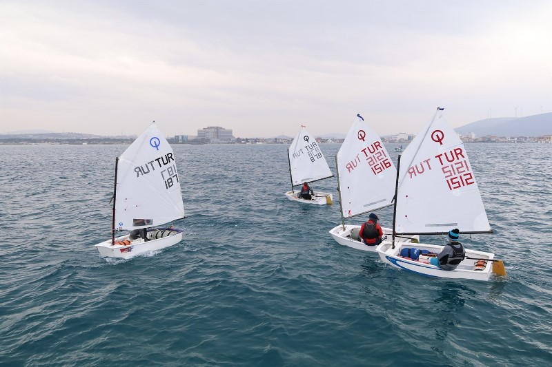Çeşme'de yelken şov başladı