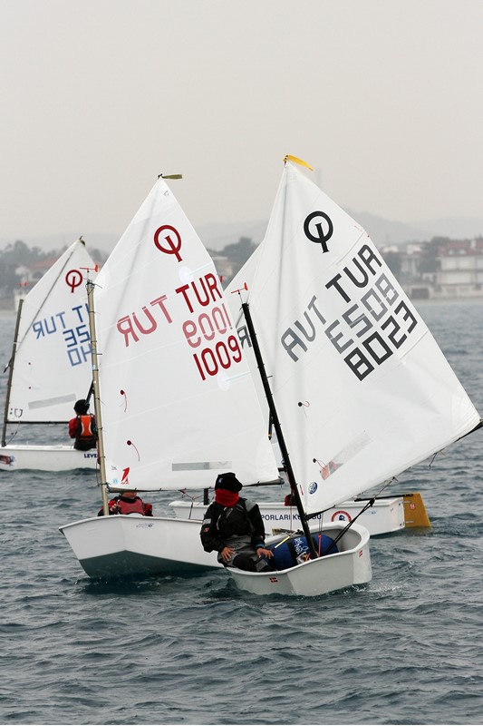 Çeşme'de yelken şov başladı
