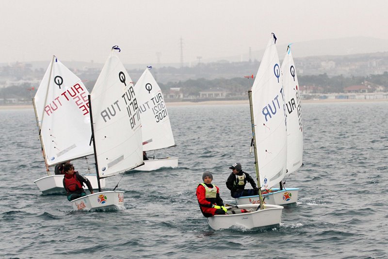 Çeşme'de yelken şov başladı