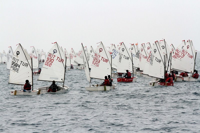 Çeşme'de yelken şov başladı