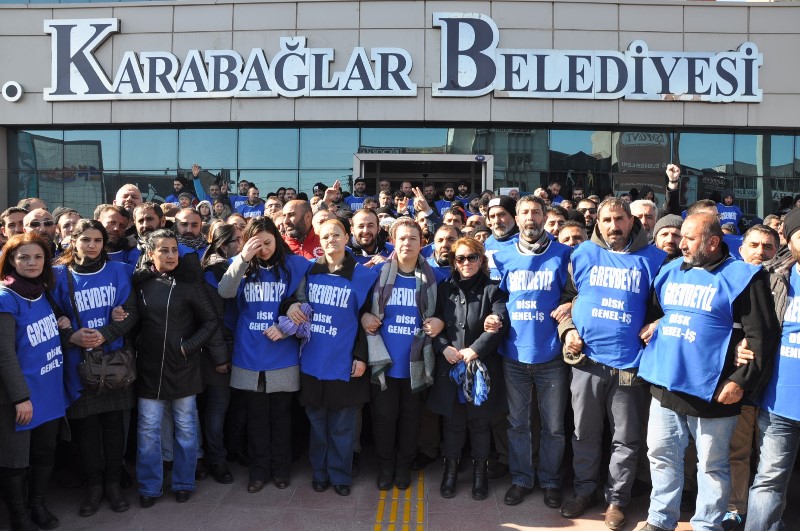 Karabağlar'da belediye işçileri greve gitti