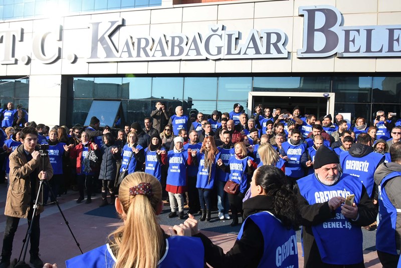 Karabağlar'da belediye işçileri greve gitti