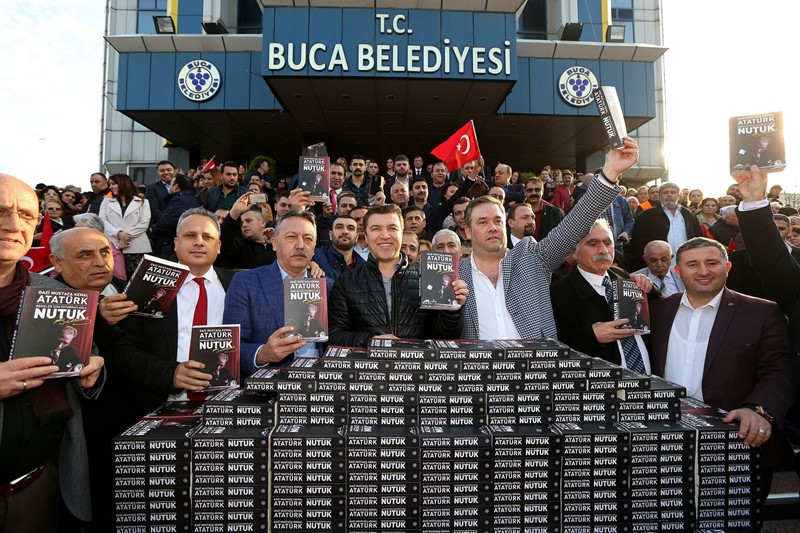 Buca'da 50 bin Nutuk ücretsiz dağıtıldı