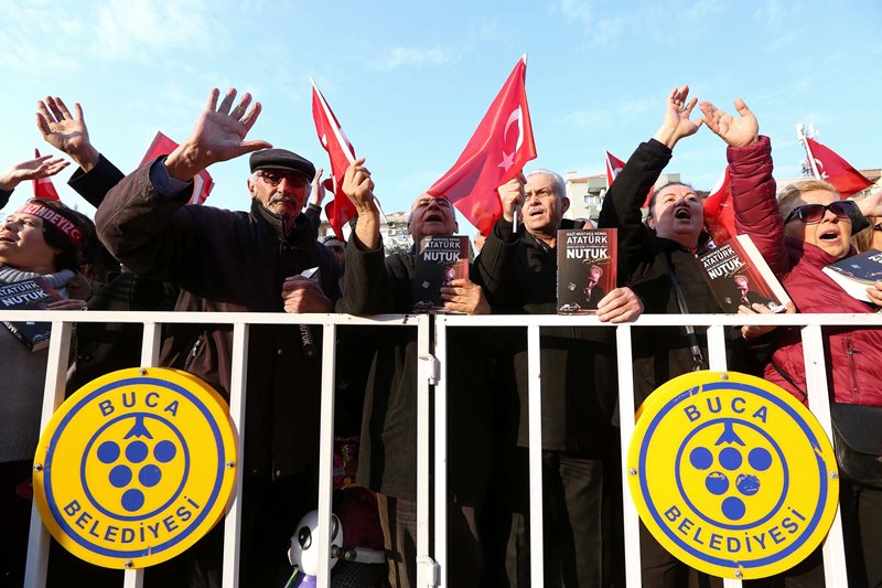 Buca'da 50 bin Nutuk ücretsiz dağıtıldı