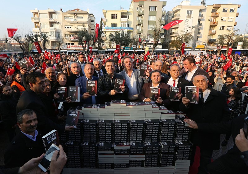 Buca'da 50 bin Nutuk ücretsiz dağıtıldı