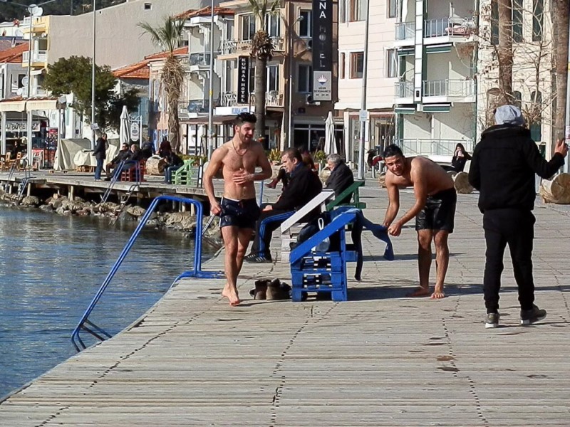 Şubat'ta Foça'da deniz keyfi