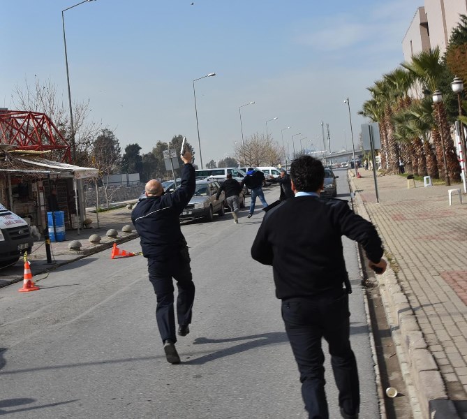 İzmir Adliyesinde hareketli dakikalar