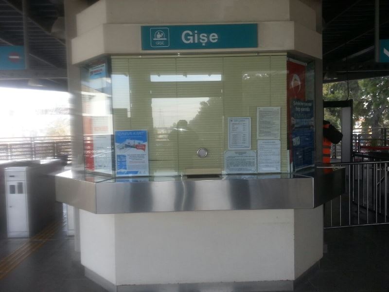 İzmir Metro ‘kapalı gişe’