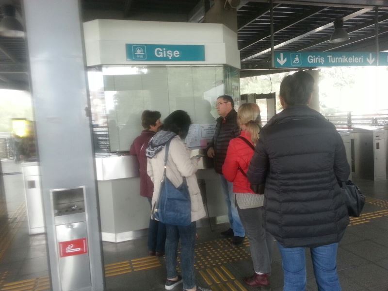 İzmir Metro ‘kapalı gişe’