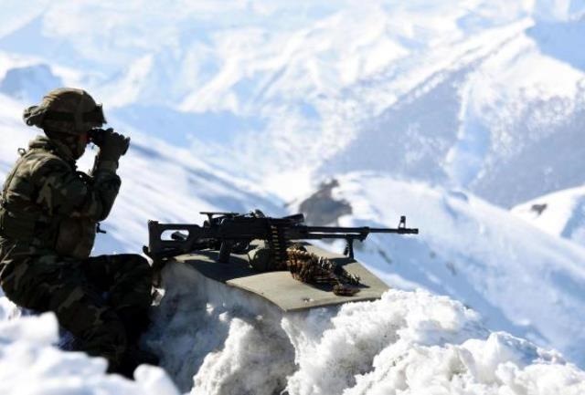 Sınırdaki dağları teröristlerden temizlediler