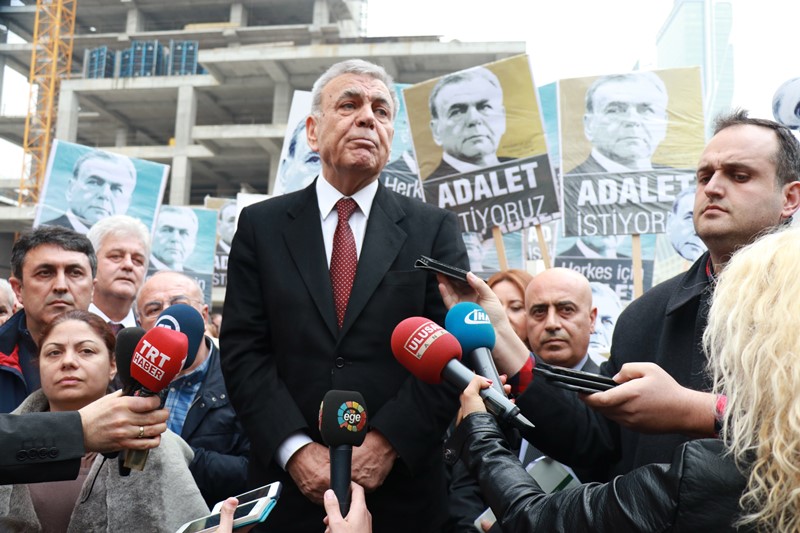 Beraat kararı sonrası adliye önünde büyük coşku