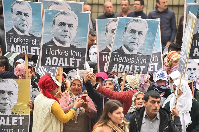 Beraat kararı sonrası adliye önünde büyük coşku