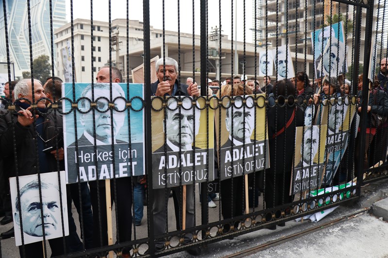 Beraat kararı sonrası adliye önünde büyük coşku