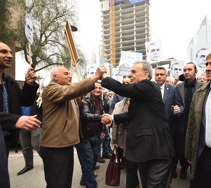 Beraat kararı sonrası adliye önünde büyük coşku