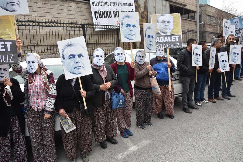 Beraat kararı sonrası adliye önünde büyük coşku