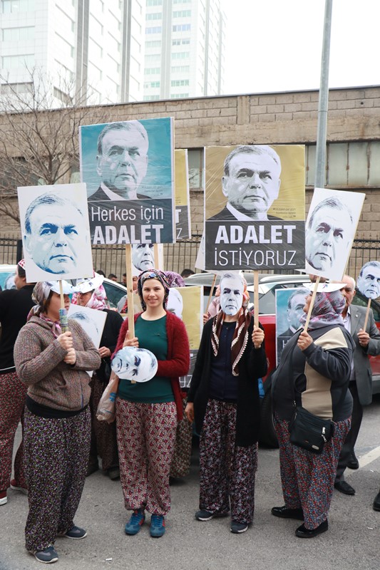 Beraat kararı sonrası adliye önünde büyük coşku
