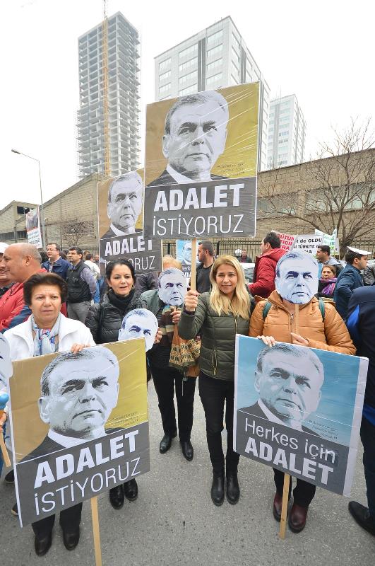 Beraat kararı sonrası adliye önünde büyük coşku