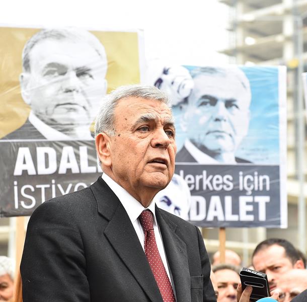 Beraat kararı sonrası adliye önünde büyük coşku