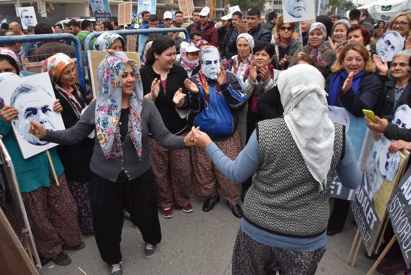 Beraat kararı sonrası adliye önünde büyük coşku