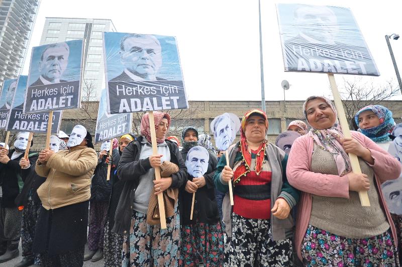 Beraat kararı sonrası adliye önünde büyük coşku