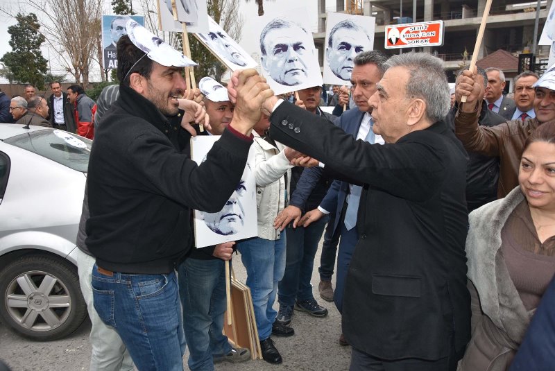 Beraat kararı sonrası adliye önünde büyük coşku