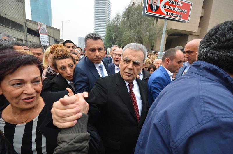 Beraat kararı sonrası adliye önünde büyük coşku