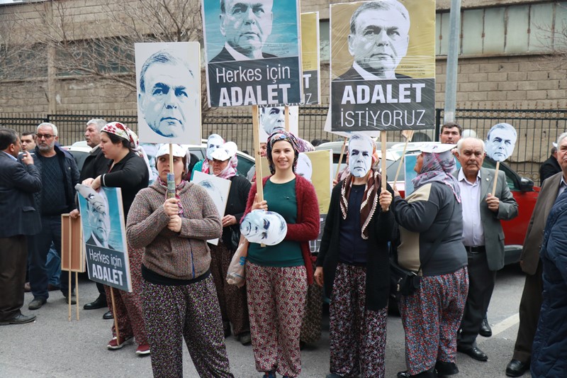 Beraat kararı sonrası adliye önünde büyük coşku