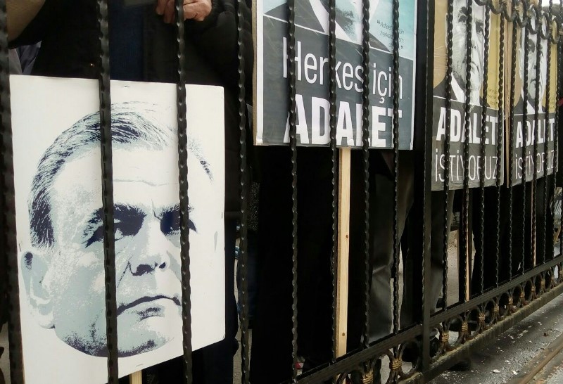 Beraat kararı sonrası adliye önünde büyük coşku