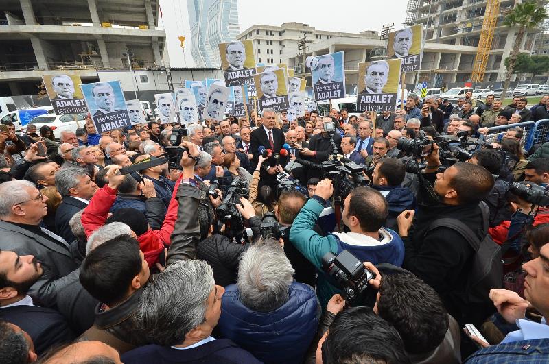 Beraat kararı sonrası adliye önünde büyük coşku