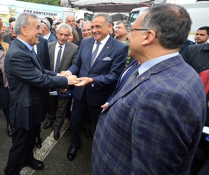 Büyükşehir’den 30 ilçeye 90 araç