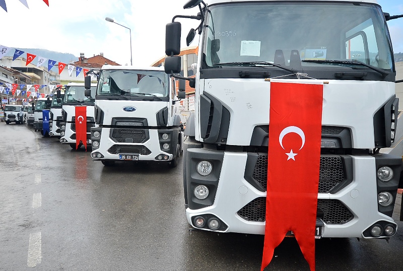 Büyükşehir’den 30 ilçeye 90 araç