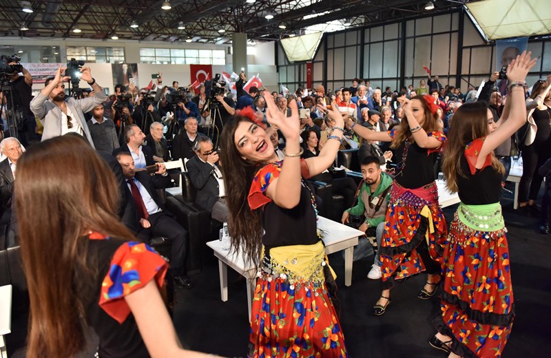 CHP Lideri Kılıçdaroğlu Romanlarla buluştu