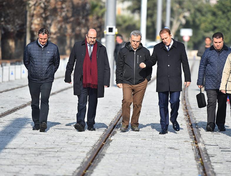Adım adım tramvay