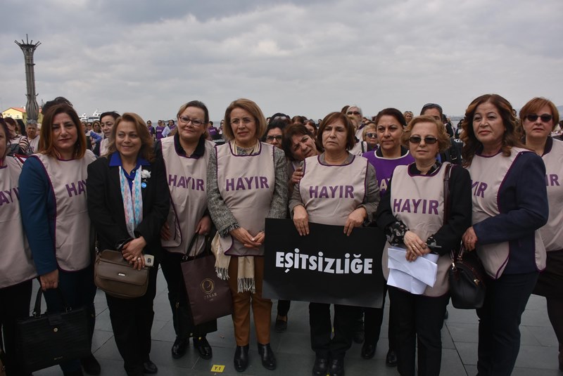 CHP'li kadınlar 'hayır' yazdı