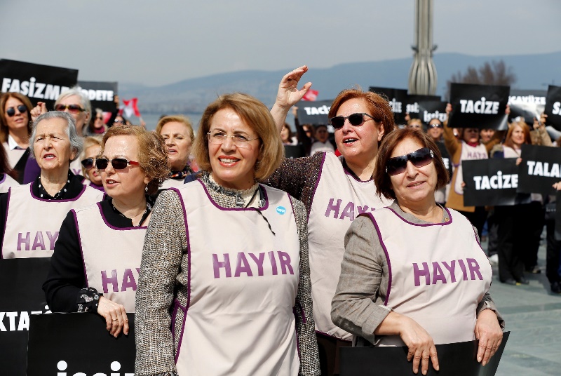 CHP'li kadınlar 'hayır' yazdı