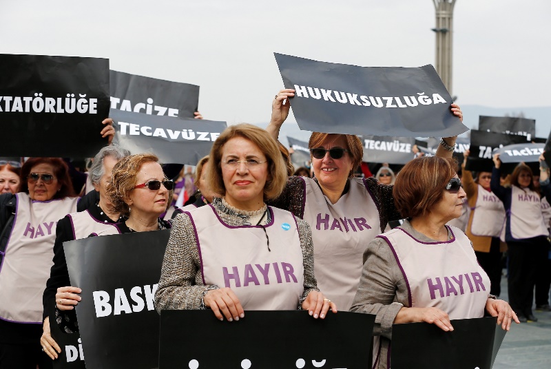 CHP'li kadınlar 'hayır' yazdı