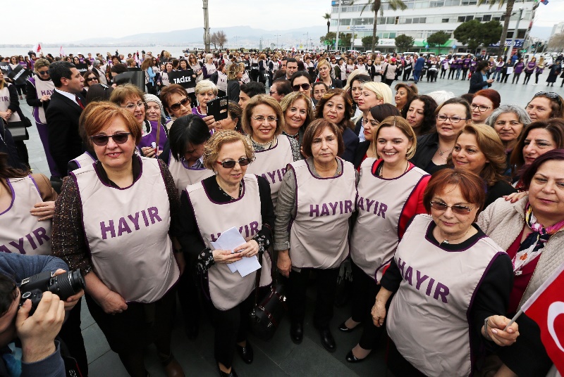 CHP'li kadınlar 'hayır' yazdı