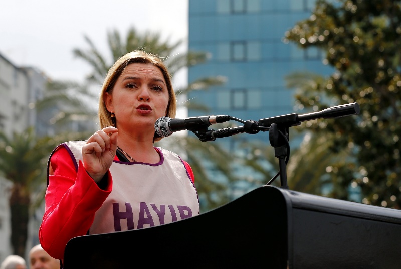 CHP'li kadınlar 'hayır' yazdı