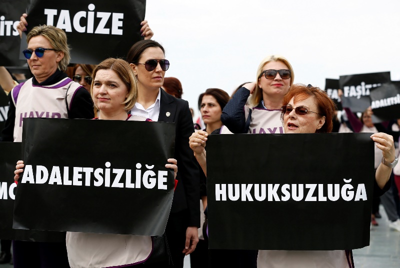 CHP'li kadınlar 'hayır' yazdı