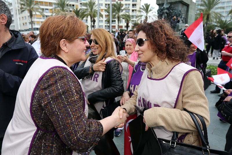 CHP'li kadınlar 'hayır' yazdı