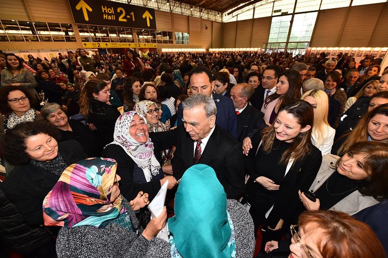 Böyle olur İzmir’de kadın kutlaması