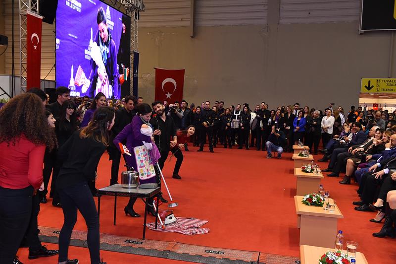Böyle olur İzmir’de kadın kutlaması