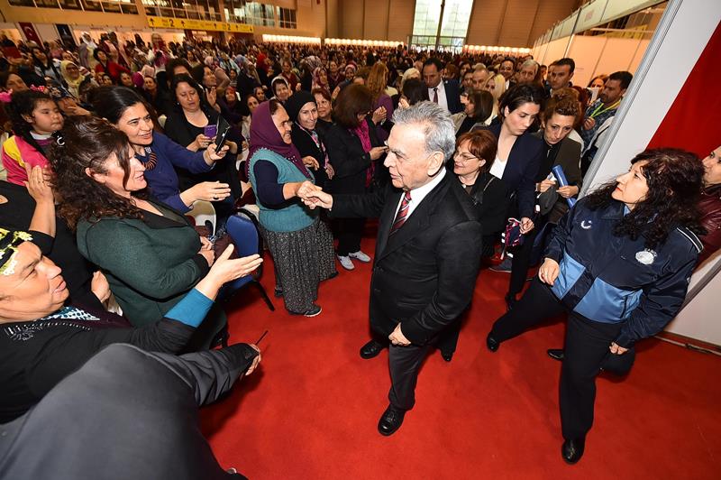 Böyle olur İzmir’de kadın kutlaması